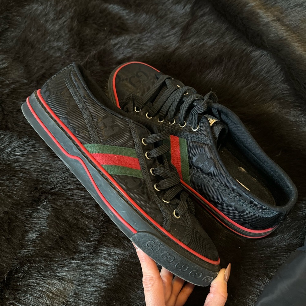 Gucci Men's Black Sneakers with Red and Green Stripes